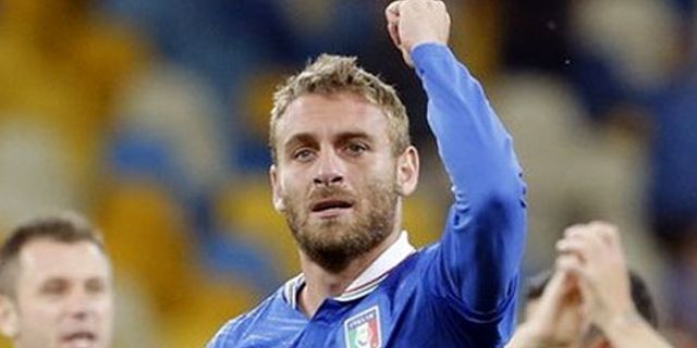 De Rossi: Penalti Pirlo Mirip Totti De Rossi: Penalti Pirlo Mirip Totti