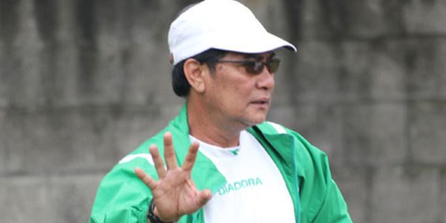 Persebaya DU Pecat Freddy Mulli