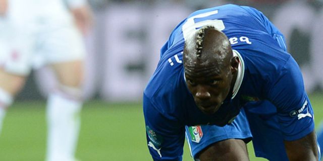 Maradona: Italia Pasti Berharap 'Ledakan' Balotelli Maradona: Italia Pasti Berharap 'Ledakan' Balotelli