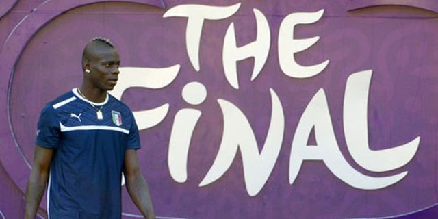 Balotelli: Menangkan Euro Akan Luar Biasa Balotelli: Menangkan Euro Akan Luar Biasa