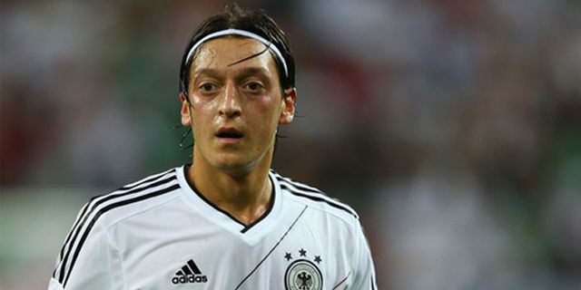 Ozil Jawab Kritik Untuk Jerman
