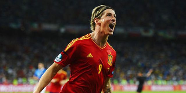 Torres Sabet Sepatu Emas Euro 2012