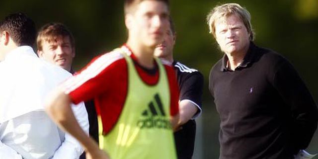 Kahn Turut Kecam Kegagalan Jerman di Euro 2012 Kahn Turut Kecam Kegagalan Jerman di Euro 2012