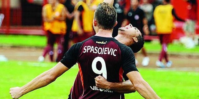 Spaso-Kwon Jun Setim dengan Cesc Fabregas