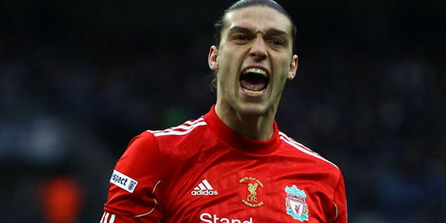 Niat Newcastle Pulangkan Carroll Ditolak Liverpool