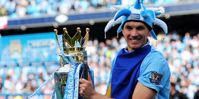 Arsenal Disarankan Barter RVP Dengan Dzeko