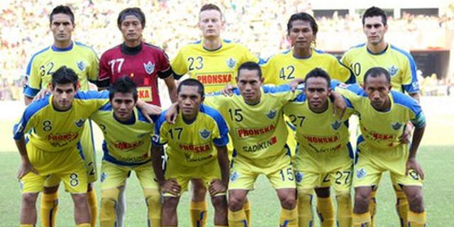 Hadapi PSIM, Persegres Full Team