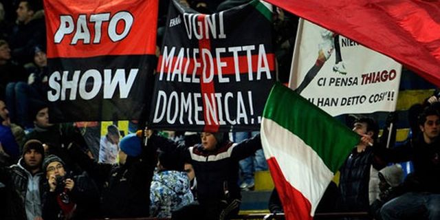 Fans Kecam Tindakan Milan dan Berlusconi Fans Kecam Tindakan Milan dan Berlusconi