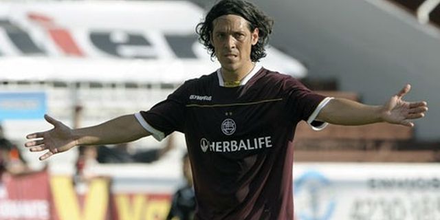 Camoranesi Gabung Racing Club
