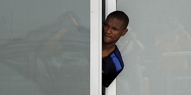 Dokter Ijinkan Abidal Merumput Kembali Dokter Ijinkan Abidal Merumput Kembali