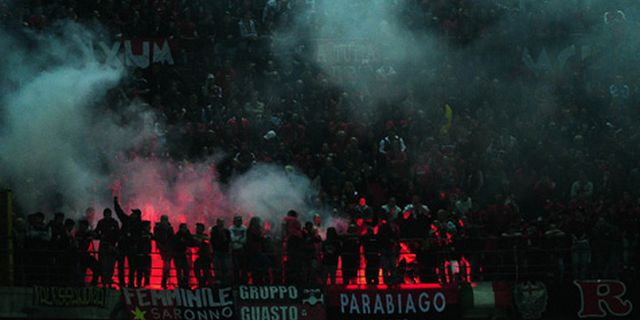 Ultras Milan Gelar 'Upacara Pemakaman' Klub