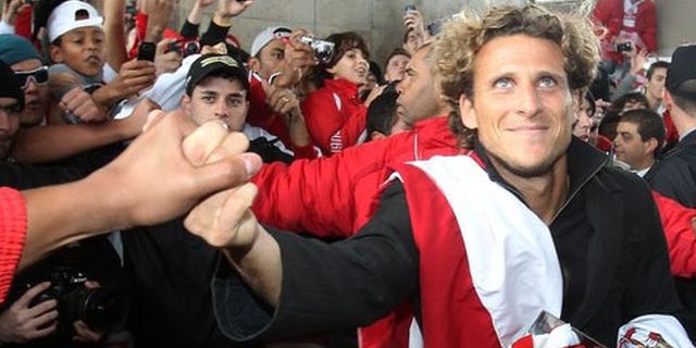 Forlan Akan Lakoni Debutnya di Brasil