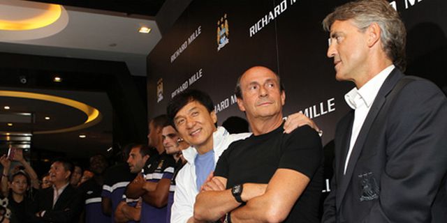 Jackie Chan Jadi Fans Terbaru Manchester City Jackie Chan Jadi Fans Terbaru Manchester City