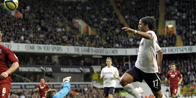 AVB Marah Atas Pernyataan Dos Santos