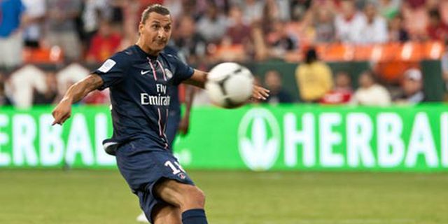 Review: Ibra Cetak Gol Perdana, PSG Raih Hasil Imbang