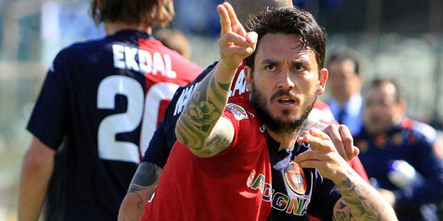 La Beneamata Melirik Mauricio Pinilla La Beneamata Melirik Mauricio Pinilla