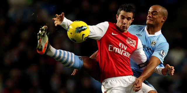 Kompany Puji Peningkatan Van Persie