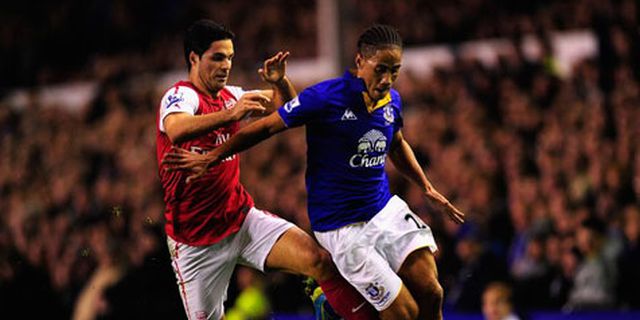 Everton 'Pulangkan' Pienaar Dari Tottenham