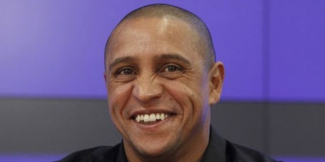 Roberto Carlos Pensiun Dari Lapangan Hijau Roberto Carlos Pensiun Dari Lapangan Hijau