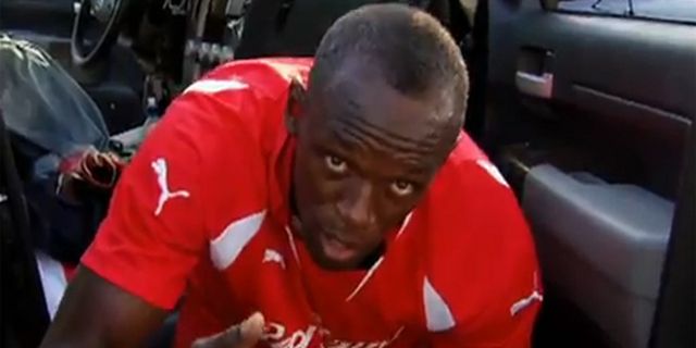 Video: Usain Bolt Tunjukkan Kebolehan Bermain Bola Video: Usain Bolt Tunjukkan Kebolehan Bermain Bola