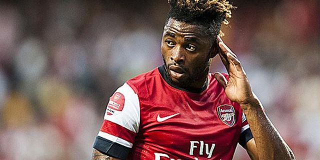 Barca Terbang ke London Untuk Alex Song