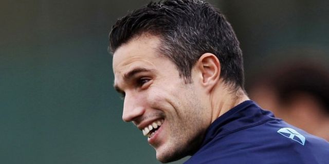 Van Persie Rampungkan Tes Medis Untuk MU Van Persie Rampungkan Tes Medis Untuk MU