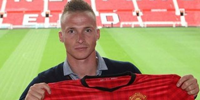 United Resmi Boyong Buttner dari Vitesse