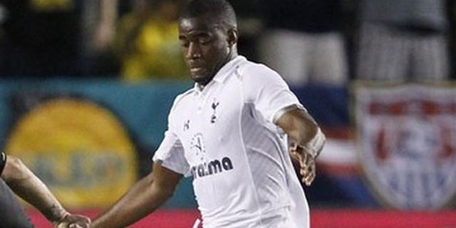 Spurs Lepas Bassong ke Norwich