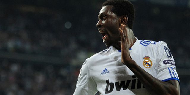 Adebayor Targetkan Empat Besar untuk Spurs