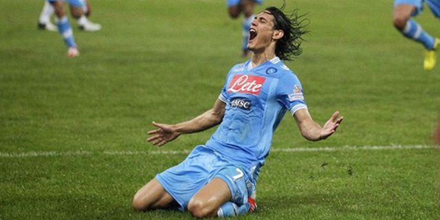 Napoli Siap Naikkan Gaji Cavani