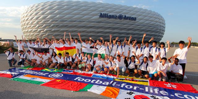 Dua Remaja Indonesia Ikuti Football Camp di Jerman