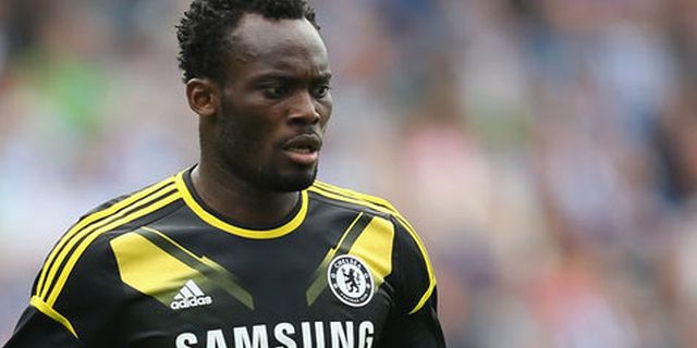 Arsenal Coba Pancing Essien Tinggalkan Chelsea