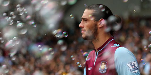 West Ham Khawatir Liverpool 'Curangi' Deal Carroll