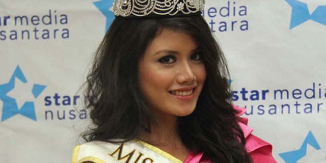 Miss Indonesia 2012 Ines Putri Ternyata Fans Berat MU