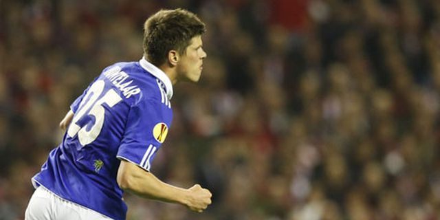 Nyonya Tua Incar Huntelaar