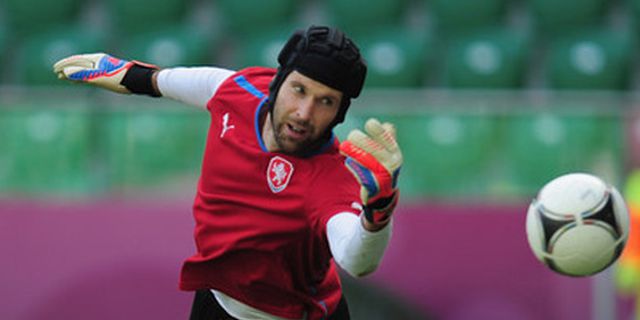 Petr Cech Akan Jalani Operasi Siku