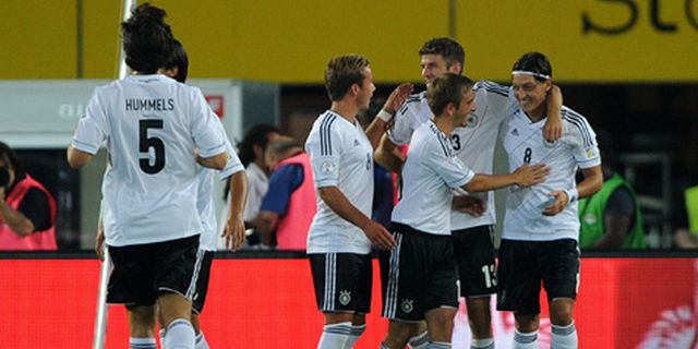 Review: Ozil Bawa Jerman Menang (Lagi)