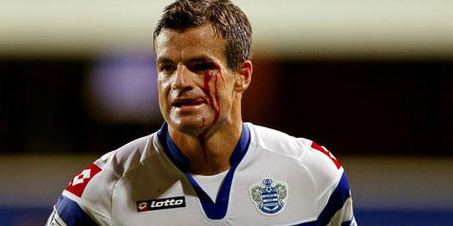 Nelsen: Tingkah Terry Memalukan! Nelsen: Tingkah Terry Memalukan!
