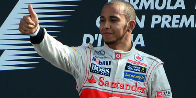 Akui Senang di McLaren, Hamilton Belum Buat Keputusan