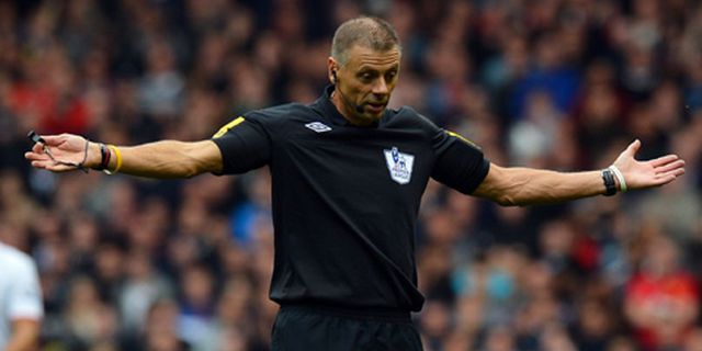 Wasit Liverpool-MU Mark Hasley Diteror di Twitter Wasit Liverpool-MU Mark Hasley Diteror di Twitter