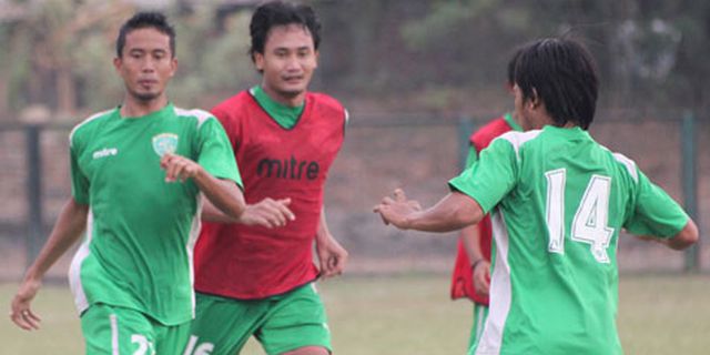 Striker Persela Gabung Latihan Persebaya Striker Persela Gabung Latihan Persebaya