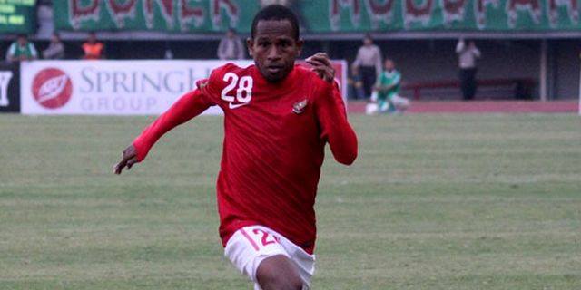 Pelita dan Persib Dekati Oktovianus Maniani