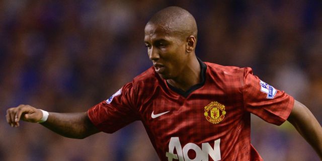 Ashley Young Selamatkan Bocah Korban Kecelakaan Ashley Young Selamatkan Bocah Korban Kecelakaan