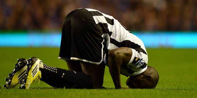 Beginilah Cara Newcastle Menghargai Pemain Muslimnya Beginilah Cara Newcastle Menghargai Pemain Muslimnya