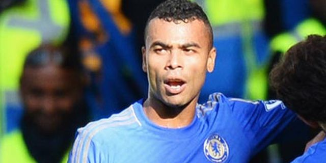 Ashley Cole Kini Serang Shearer di Twitter Ashley Cole Kini Serang Shearer di Twitter