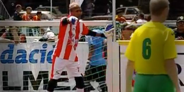 Kiper Indonesia Dapatkan Peluit Wasit HWC 2012 Kiper Indonesia Dapatkan Peluit Wasit HWC 2012