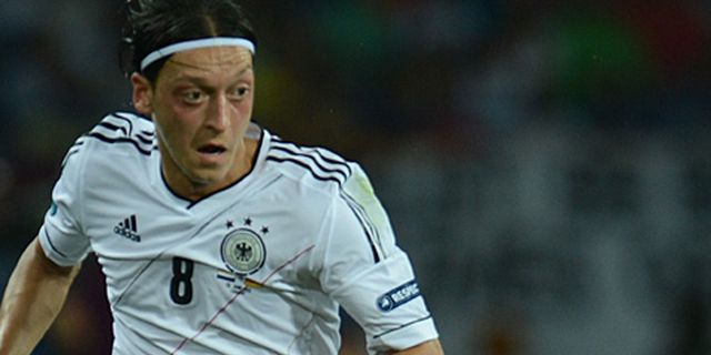 Irlandia Akan Man-mark Ozil