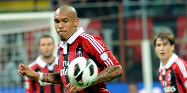Saran De Jong Buat Milan