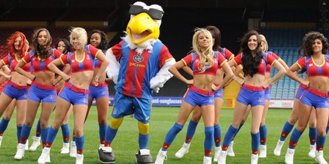 Video: Cheerleader Seksi Crystal Palace Ber-Gangnam Style