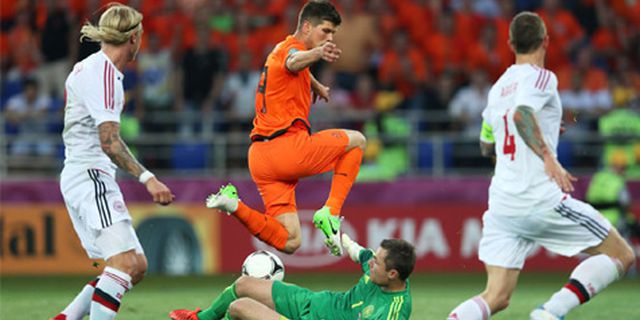 Huntelaar Ingin Pecahkan Rekor Gol Kluivert